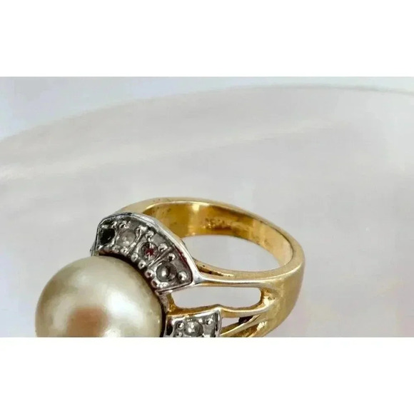 Vintage Gold Tone Gemstone Lined Split Shank Faux Pearl Classic Ring - size 5 - Picture 5 of 9